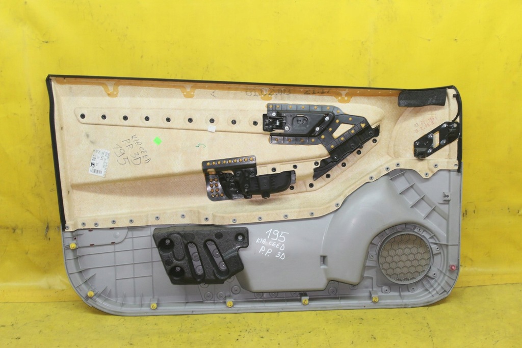 фото №6, Обшивка дверь правый перед kia ceed 3d