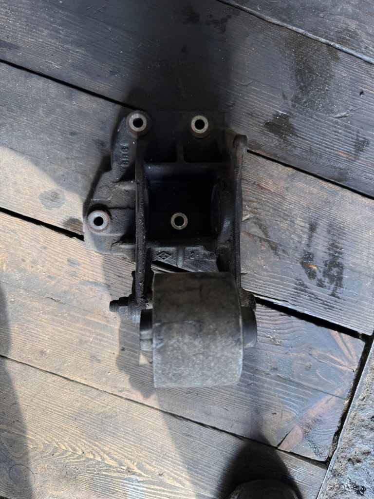 фото №1, Renault master ii 2.2 dci кронштейн / кронштейн двигателя