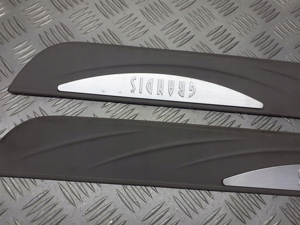 фото №1, Молдинг поріг внутрішня перед mitsubishi grandis mr576163