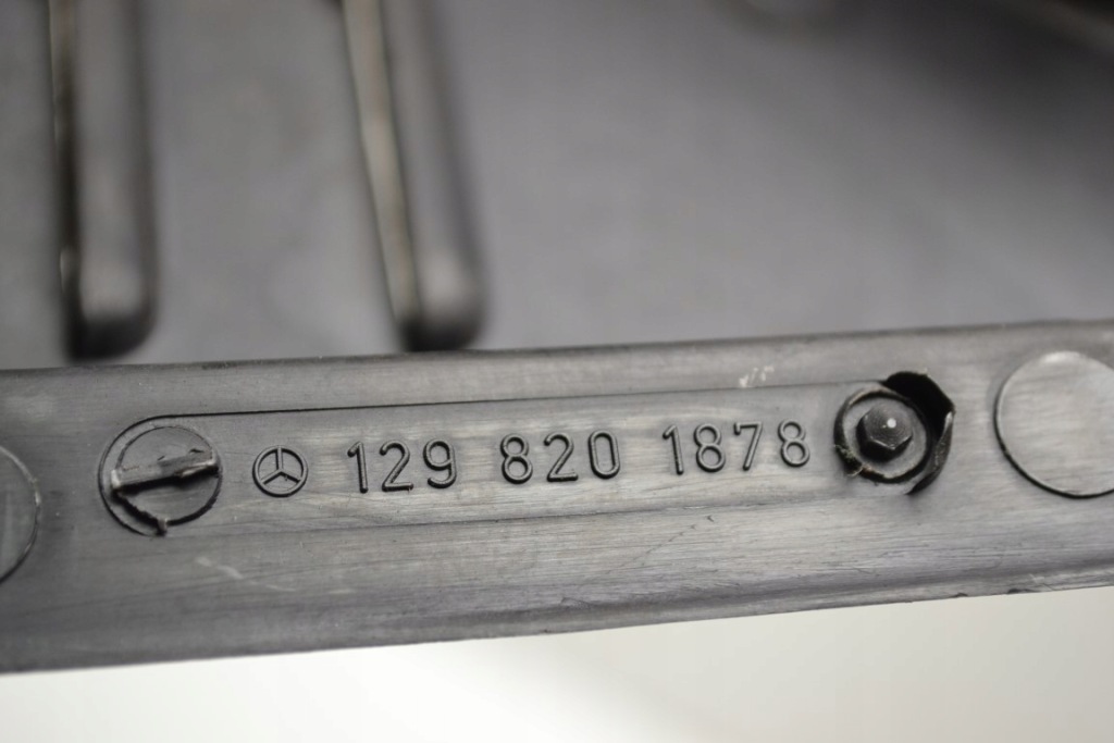 Mercedes r129 sl захист відсік двигуна права в Україні