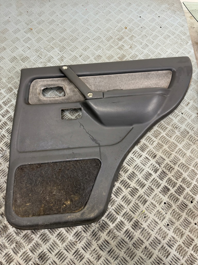 фото №1, Обшивка оббивка двері правий задня mitsubishi pajero ii 5d