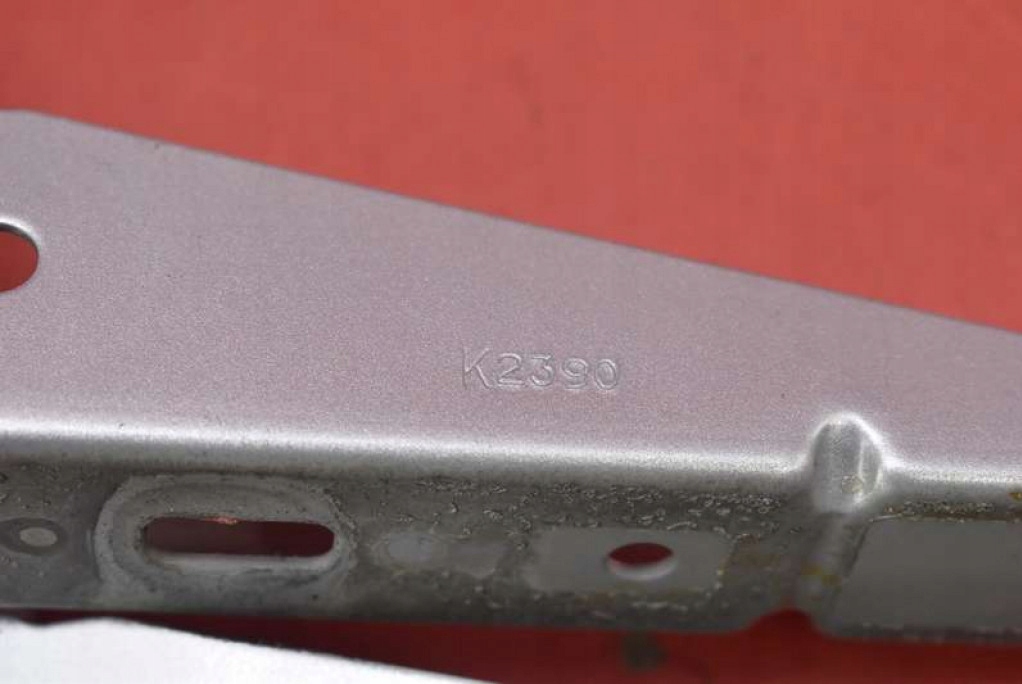 фото №5, Петля петли крышки a2047500x28 mercedes c-klasa w204 sedan 07-12