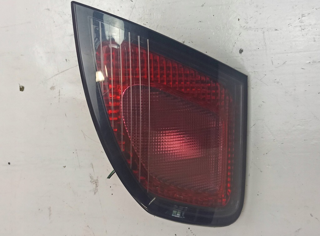 фото №1, Лампа правая задняя w крышка багажника nissan primera