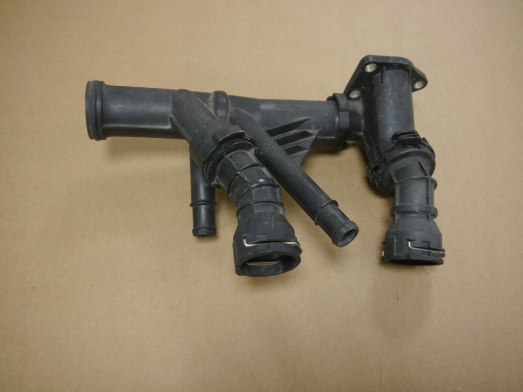 фото №1, Audi vw корпус термостата 04l121071e