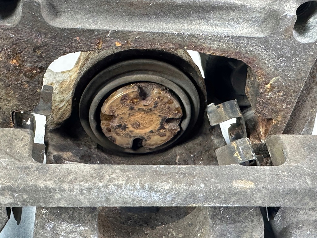 фото №6, Kia optima 2015-2020 задняя сторона левая суппорты a558237700