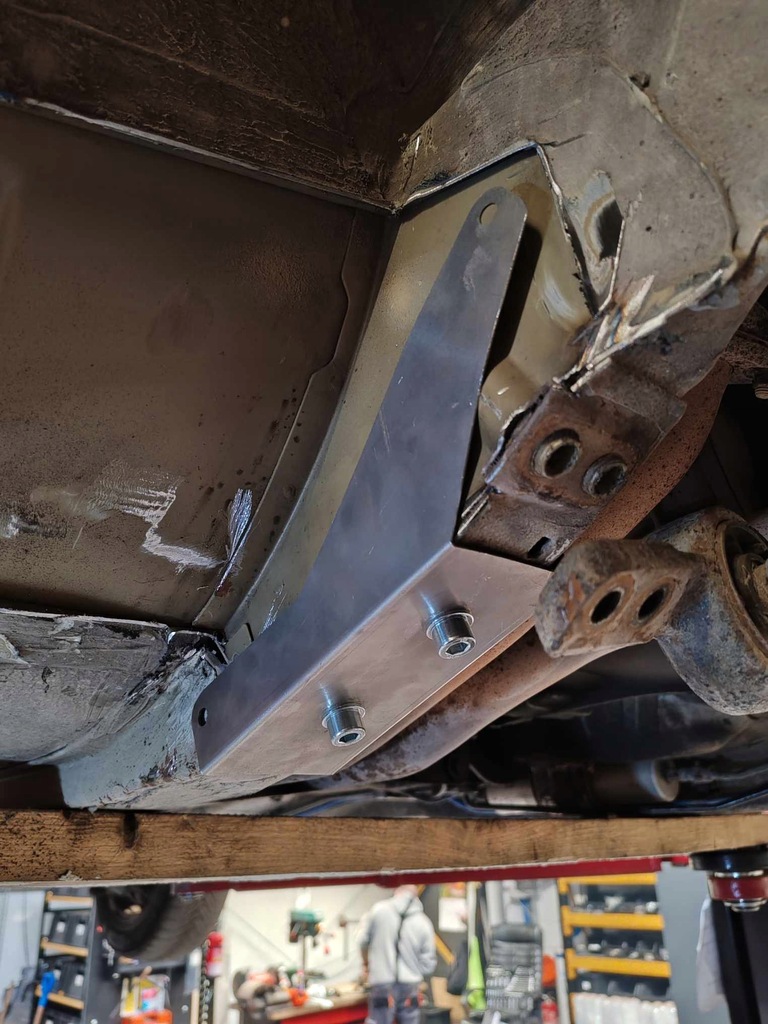 фото №12, Ремкомплект підсилювач лонжерон bmw e36 кронштейн tulei важеля swagier