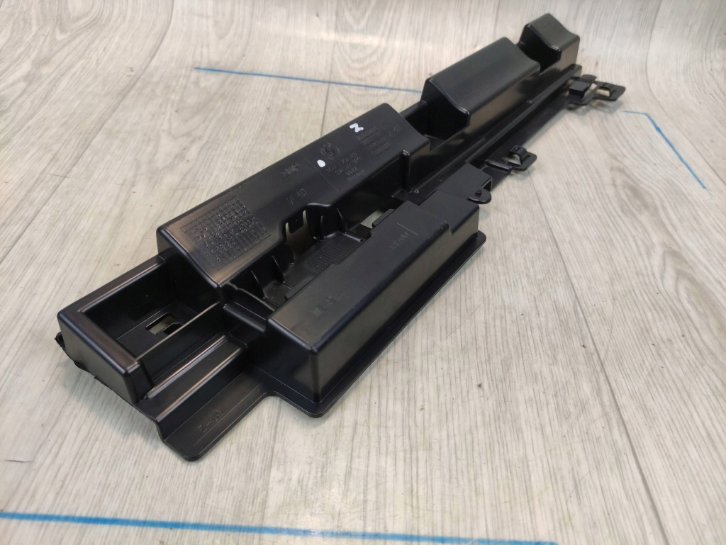 Bmw 3 f30 кронштейн  порог правая  7256918 Недорого