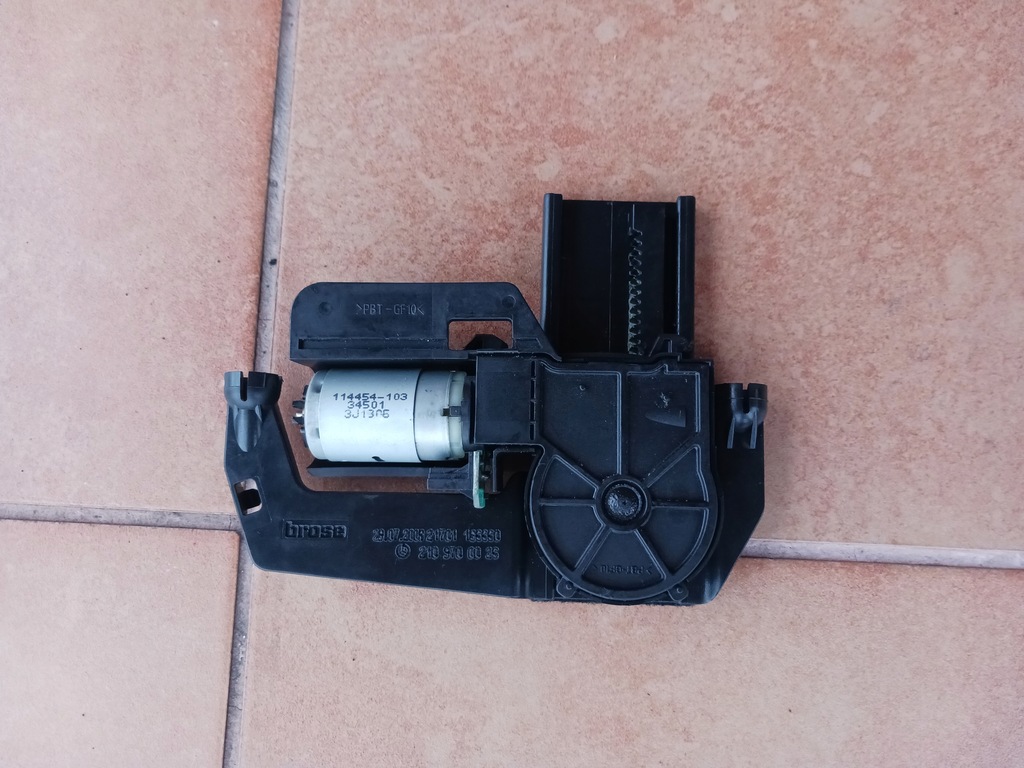 фото №1, Моторчик подголовник mercedes 2109700026