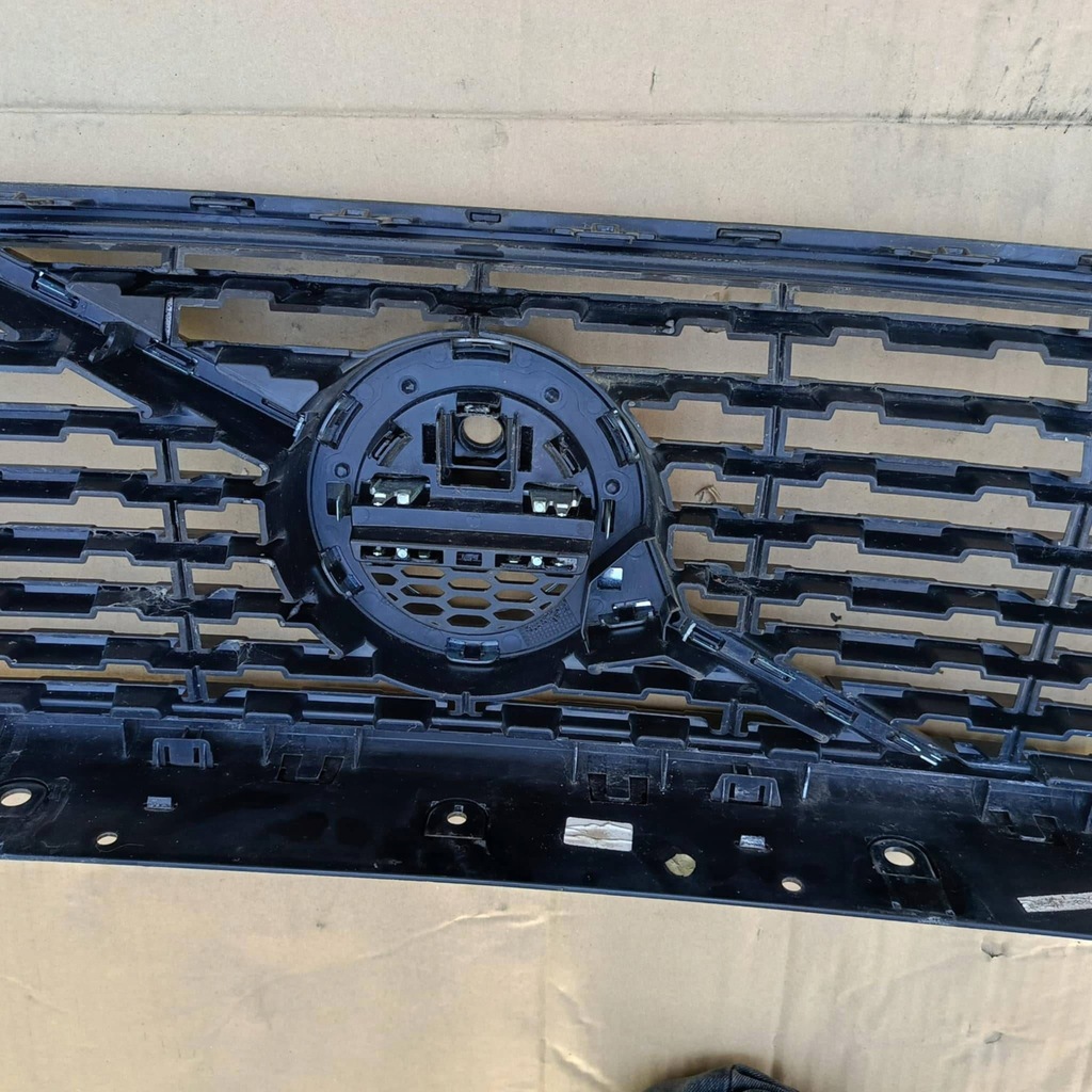 фото №7, Решётка радиатора перед значок хром volvo xc40 ii 2017- камера r-design