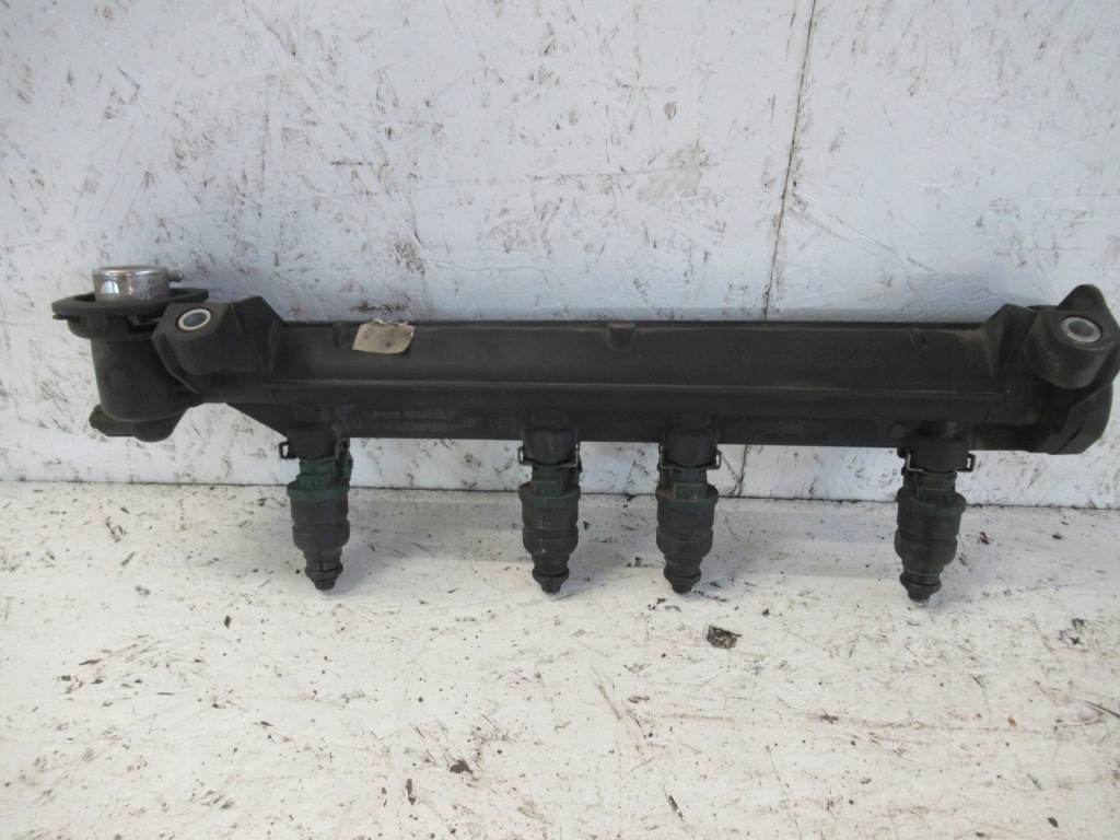 фото №1, Молдинг упорскування audi a3 8l 06a133317 1.6 b