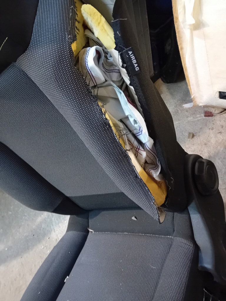 фото №4, Сиденья левый правый перед citroen c3 iii 20r