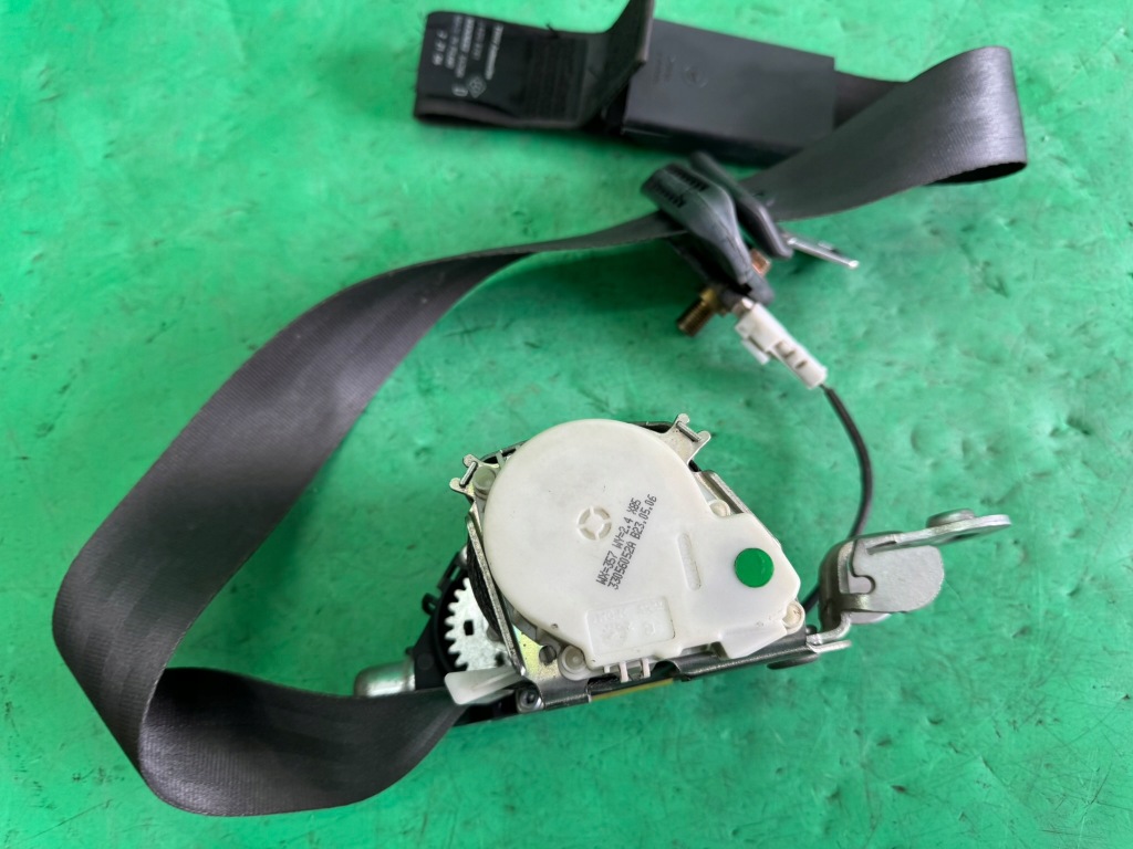 Ремень безопасности правый  передний перед renault clio 3 3 05- hb 3 дверь 3d с Разборки