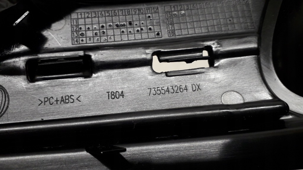 Fiat linea 20- заглушка решётка противотуманной фары правая Доставка