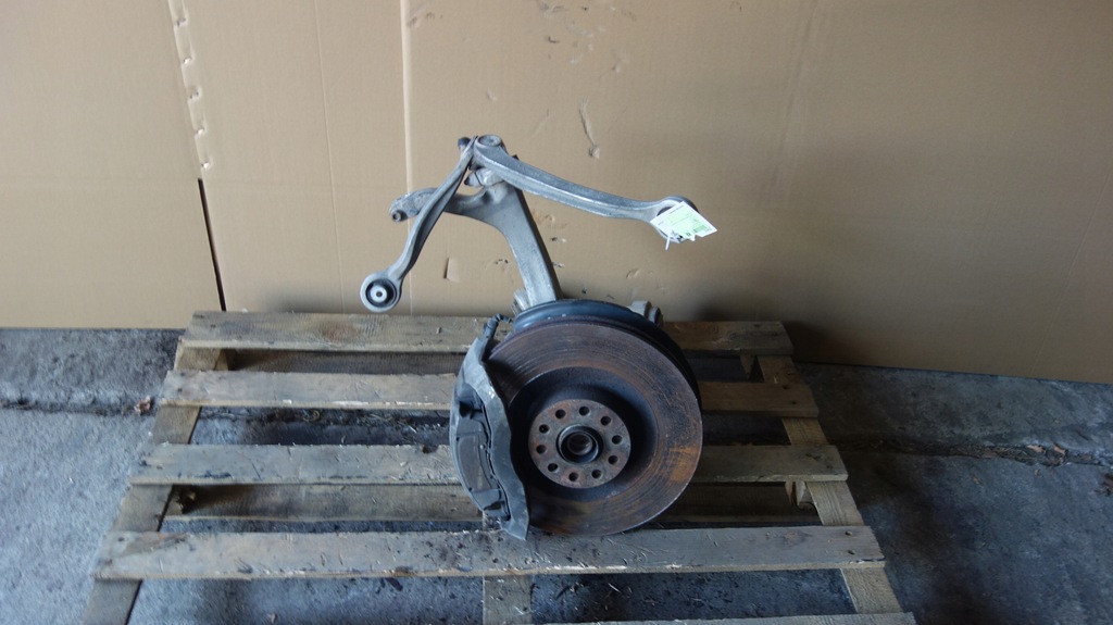 фото №1, Audi a8 d3 поворотный кулак правая перед