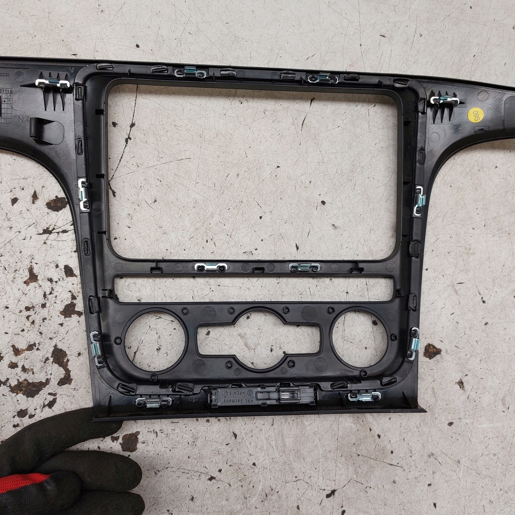 фото №13, Volkswagen passat b7 usa рамка радіо молдинг панель приладів середня 561857212d