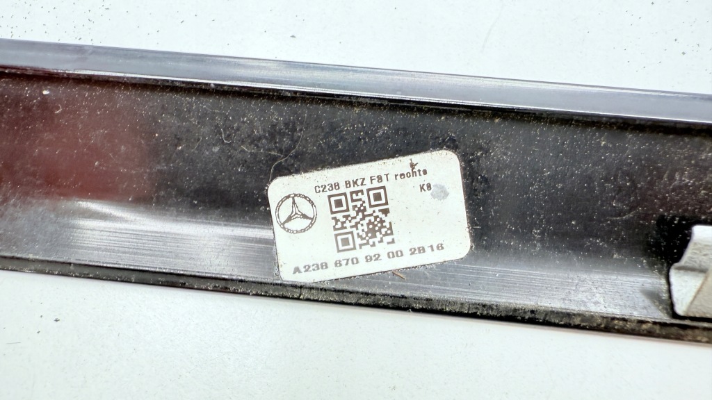 Mercedes w238 c238 молдинг ущільнювач крила скло правий задній a2386709200 Зі Шроту