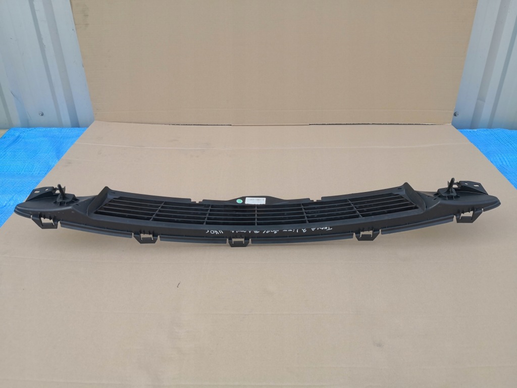 фото №10, Решётка средняя бампера передний tesla 3 lift