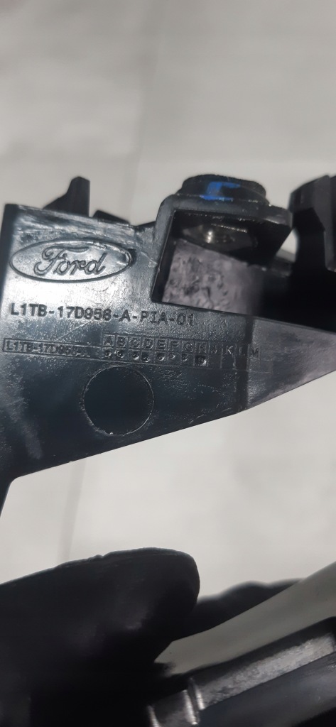 Ford puma mk2 2019-2025 кронштейн направляющая бампера правый перед l1tb-17d959-a Недорого