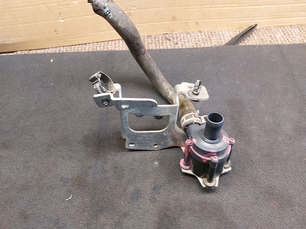 фото №1, Насос wody volvo xc90 ii 20r b5