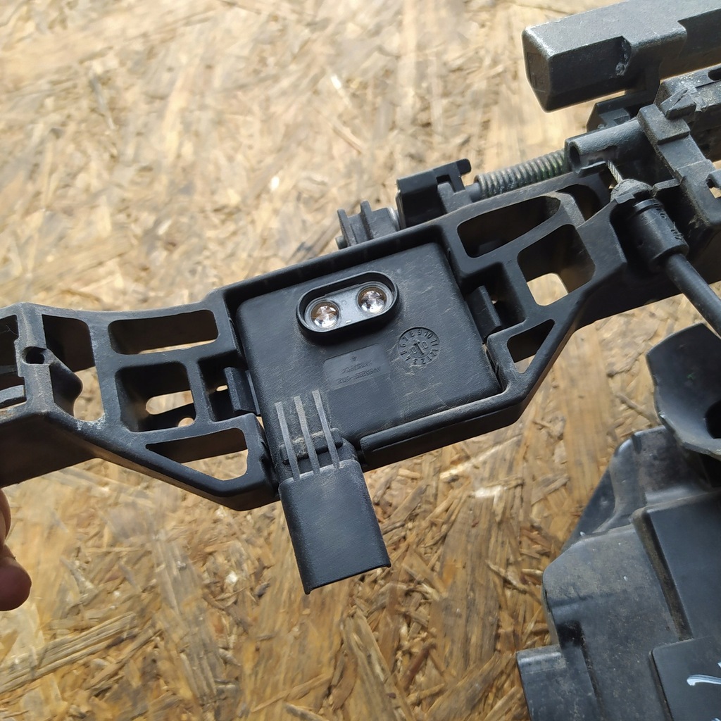 фото №5, Замок датчик дверь правый перед laguna ii 4pin