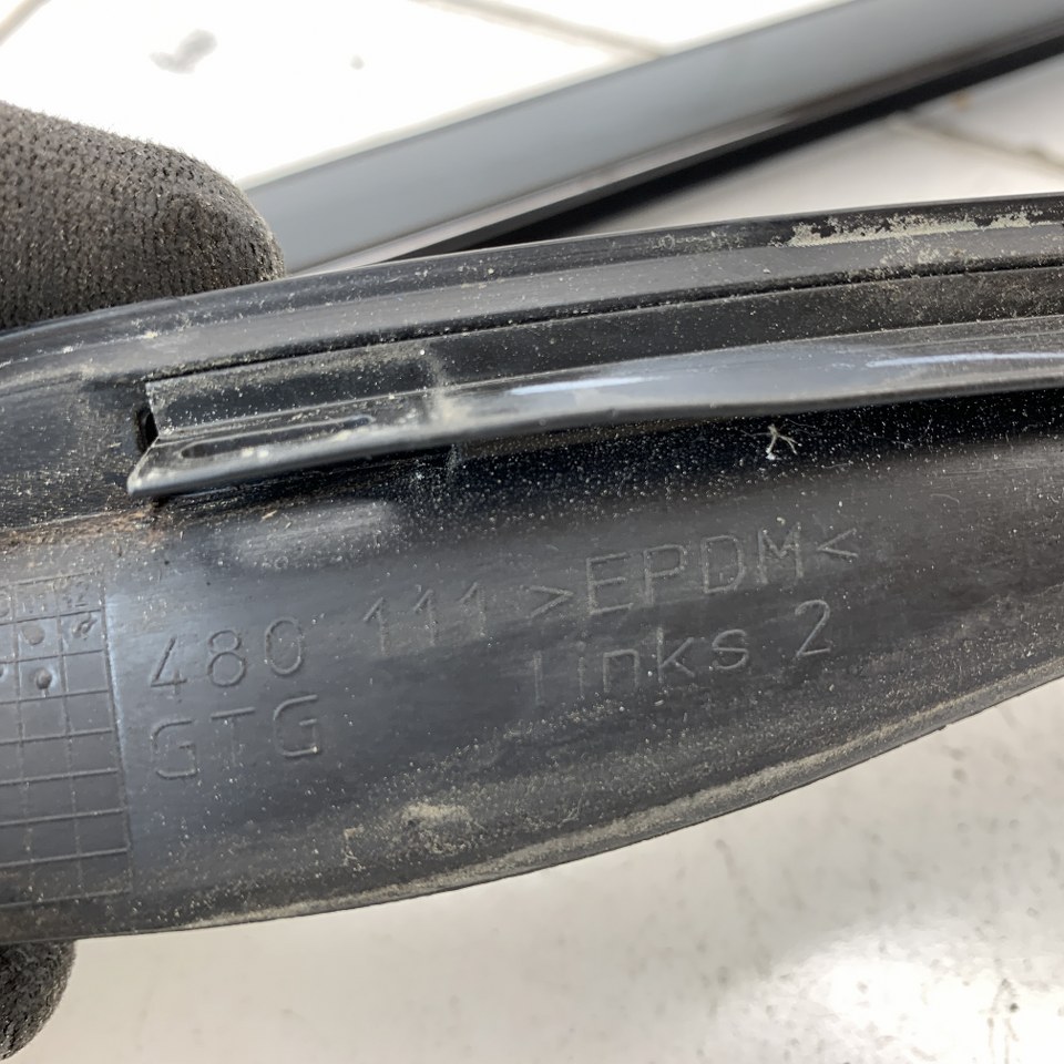 Молдинг стекло лобовое правый  + левая отражатель воды bmw x3 f25 рестайлинг  14r Цена