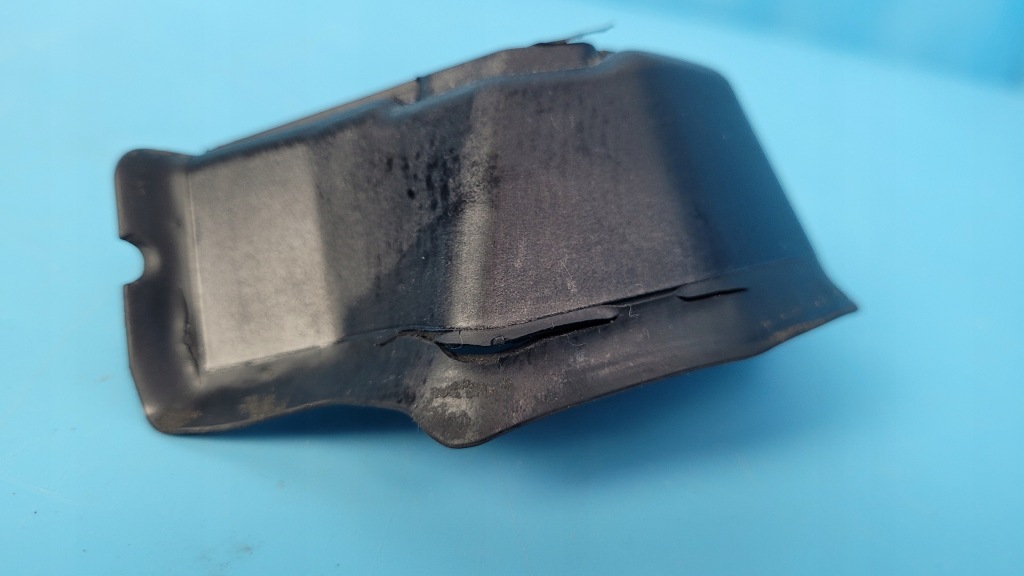 Bmw 5' g31 518d touring 18r ограничитель крышки багажника правый 7390424 Недорого