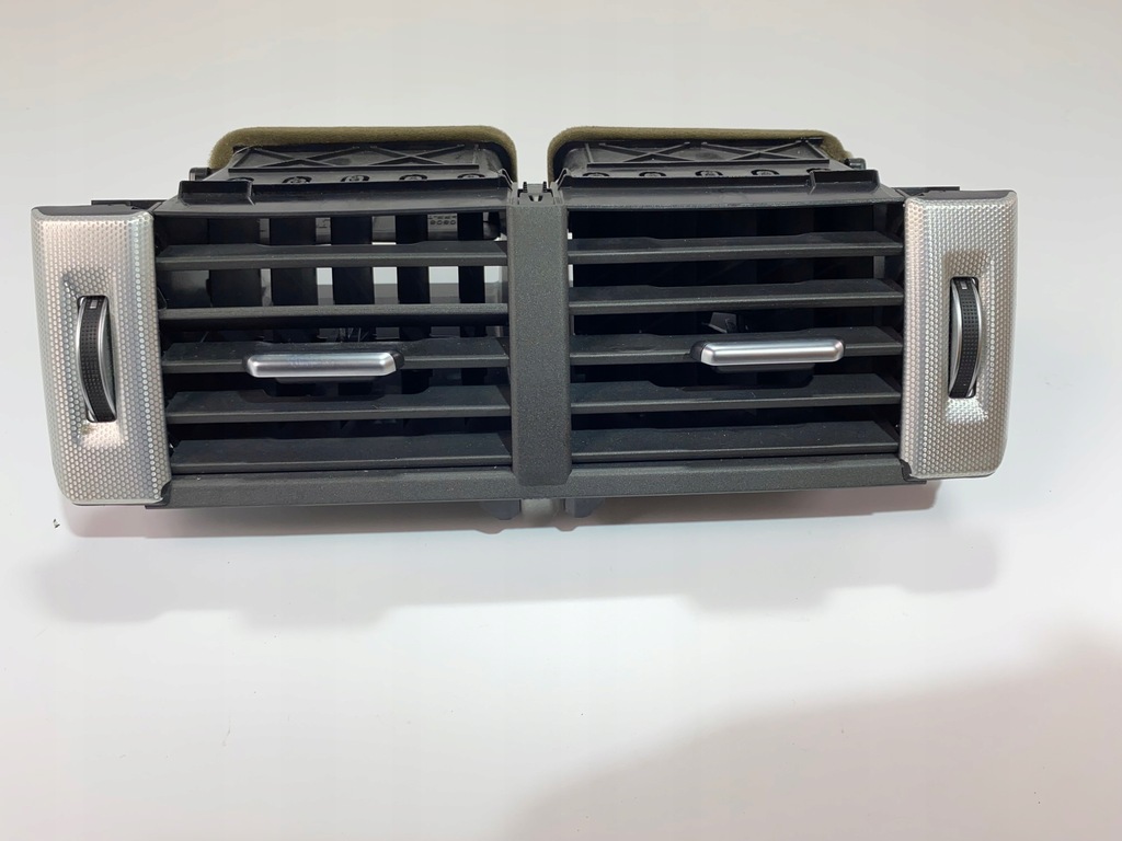 фото №1, Land rover range rover evoque l538 2013 форсунки / решётки среднего обдув d