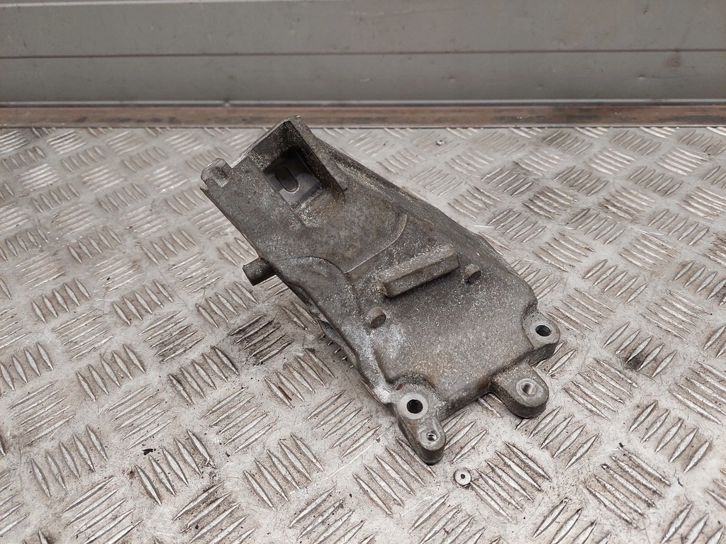 фото №5, Mercedes cls c218 a2782236404 кронштейны i лапы