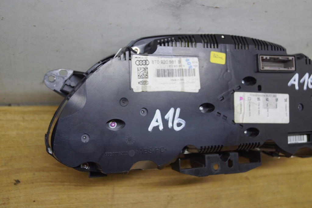 фото №7, Счетчик приборная панель anglik audi оригинальный номер 8t0920981b