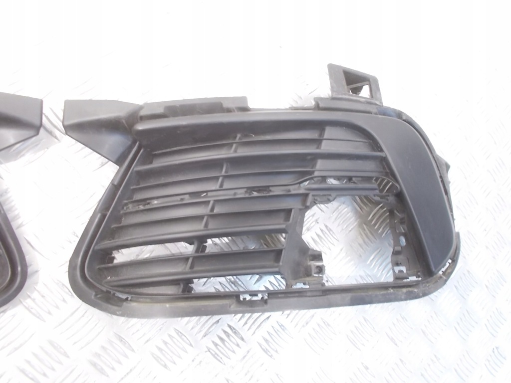 Решётка бампера peugeot 308 ii рестайлинг  17-21 aa38255582 aa382655569 оригинал с Разборки