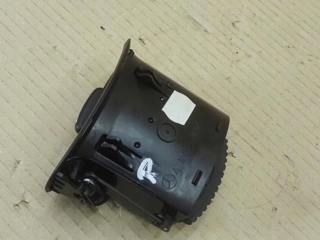 фото №13, Решётка обдув mercedes w168 a1688300654 правая пассажира