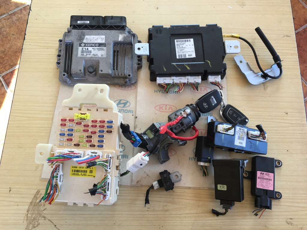 фото №1, Hyundai ix35 2.0 gdi бортовой компьютер набор стартовый 39135-2ele0