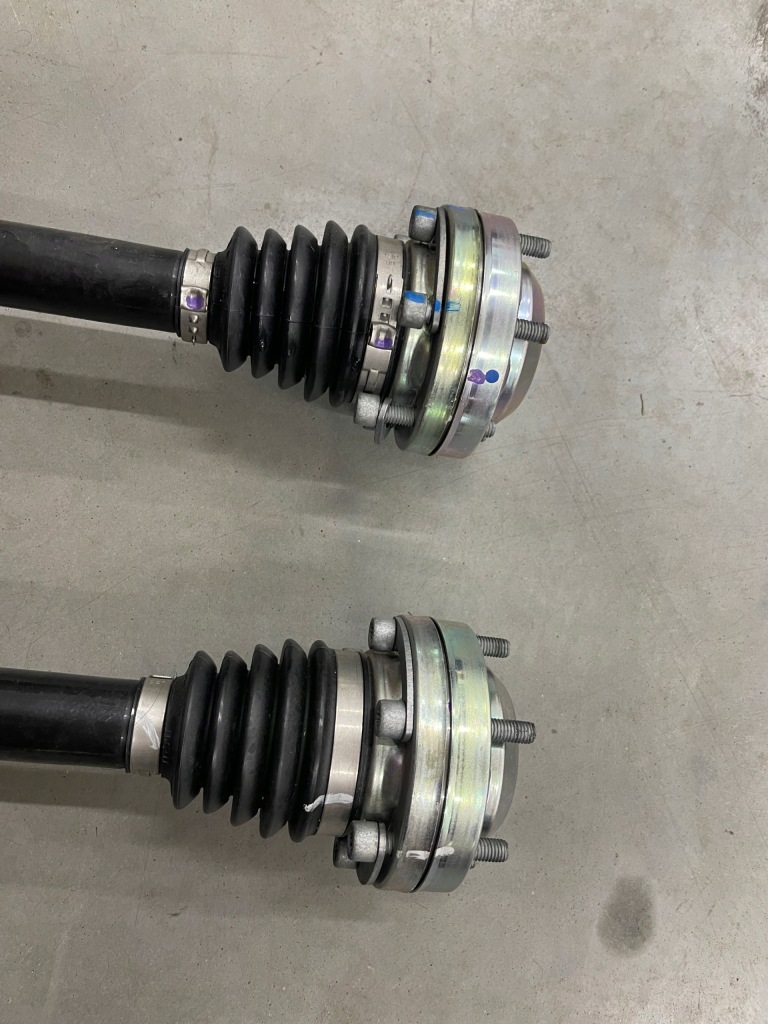 Приводной вал левая q5 80a 80a501203h оригинал идеальное состояние в Украине