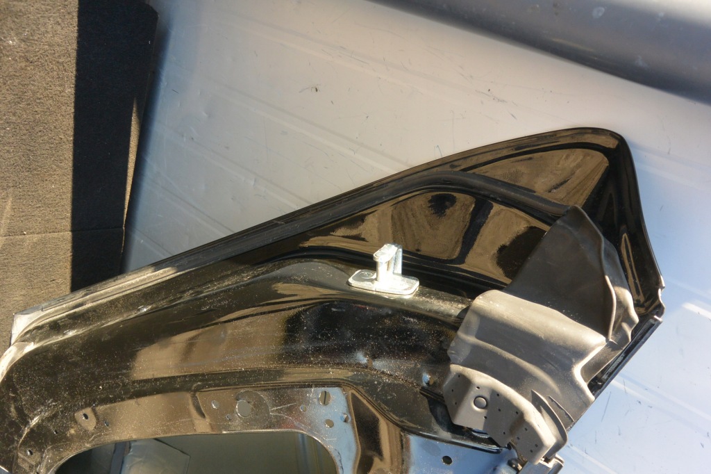 Tesla model s дверь левое задняя чёрные 13-16 в Украине