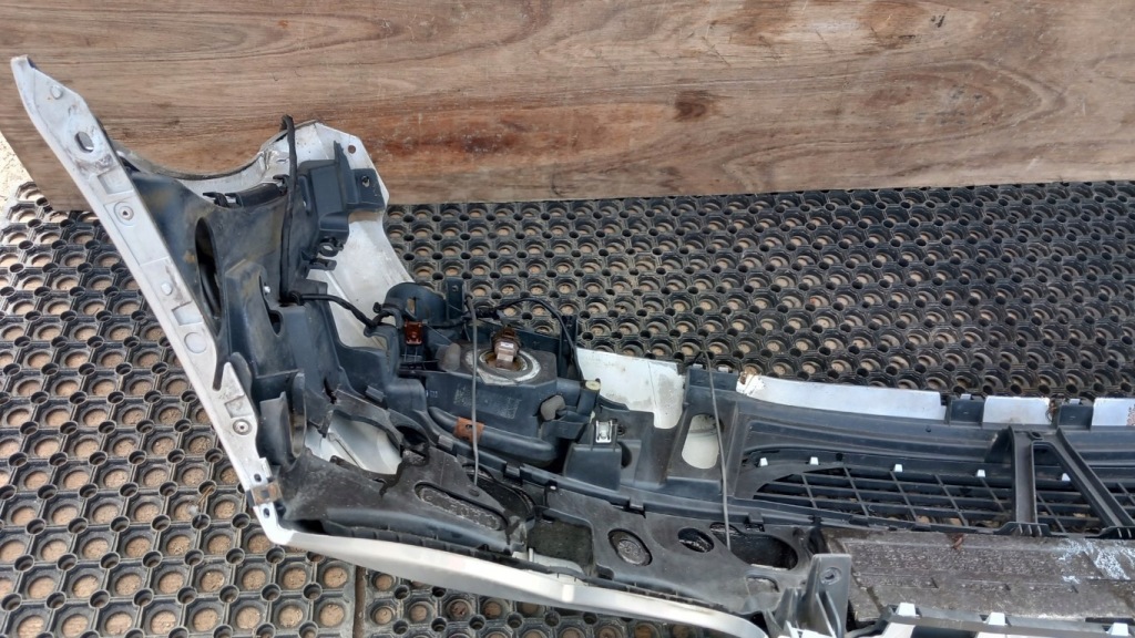 Mercedes w203 купе рестайлінг  бампер перед c775 протитуманна фара pdc Доставка