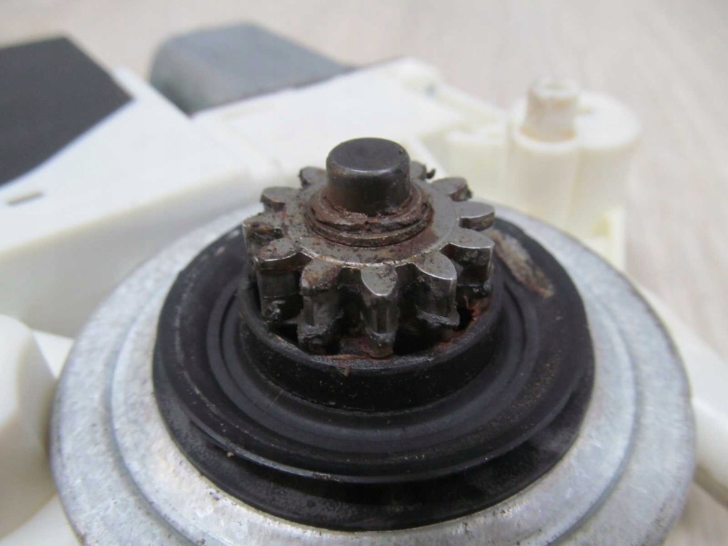 Volvo s40 v50 04-12 моторчик стекло перед правый 30737679 Киев