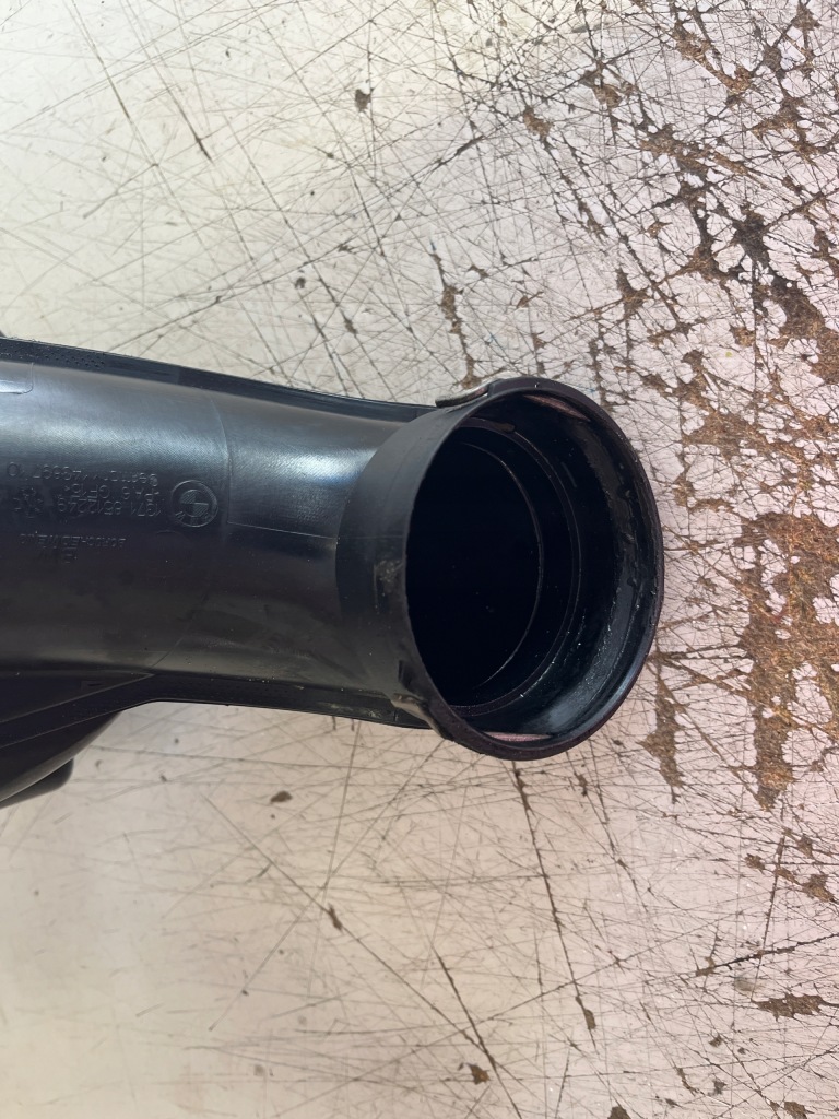 фото №13, Bmw f10 f11 резонатор воздухозаборник труба воздуха 8512014 8508047 8512249