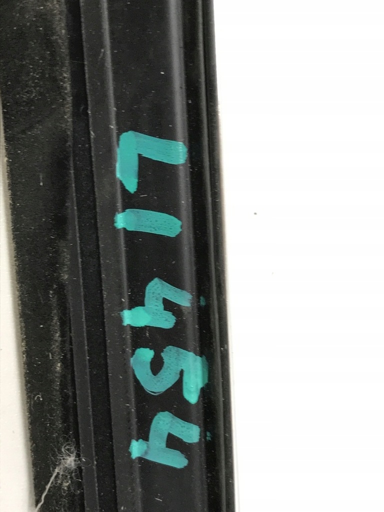 фото №10, Bmw f20 молдинг ущільнювач скло перед ліва блиск