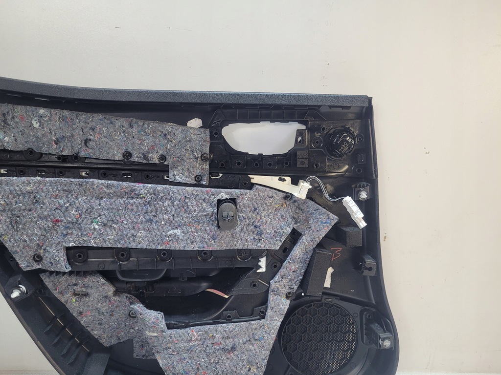 фото №8, Megane iv gt обивка обшивка дверь правый задняя led