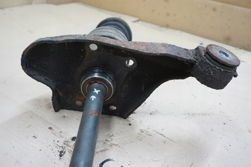 фото №10, Isuzu trooper приводной вал шарнир левый перед 2,8 td 84-91r