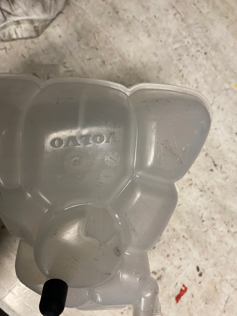 фото №1, Volvo xc60 ii бак расширительный 31465682