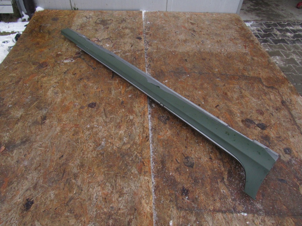 фото №1, Mercedes cls w218 63 amg 218 sedan накладка порог молдинг порог правая 792