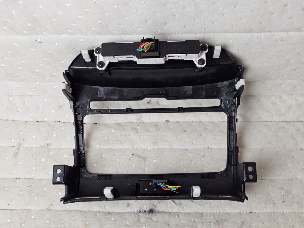 фото №4, Рамка корпус dekor радио навигации консоли kia sportage iii u09781-3810