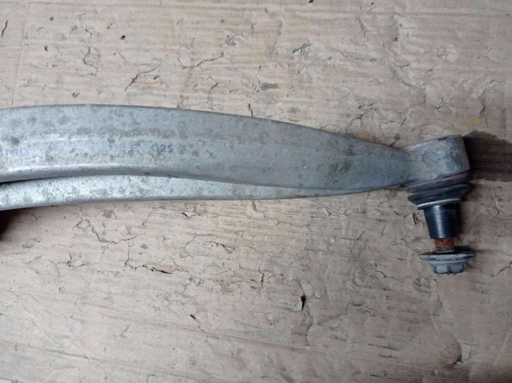 Важіль лівий перед audi a8 q7 etron 4m0407693e Недорого