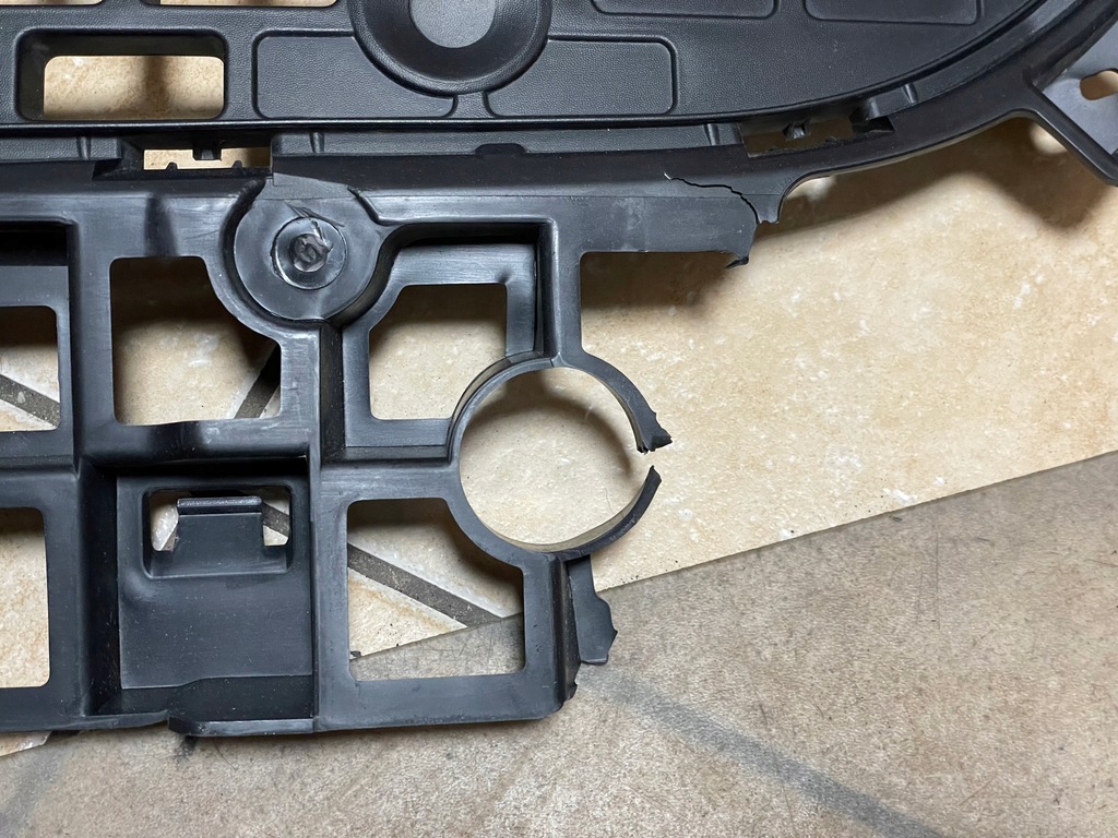 фото №10, Renault оригінальний номер 622546766r решітка середня бампера передній