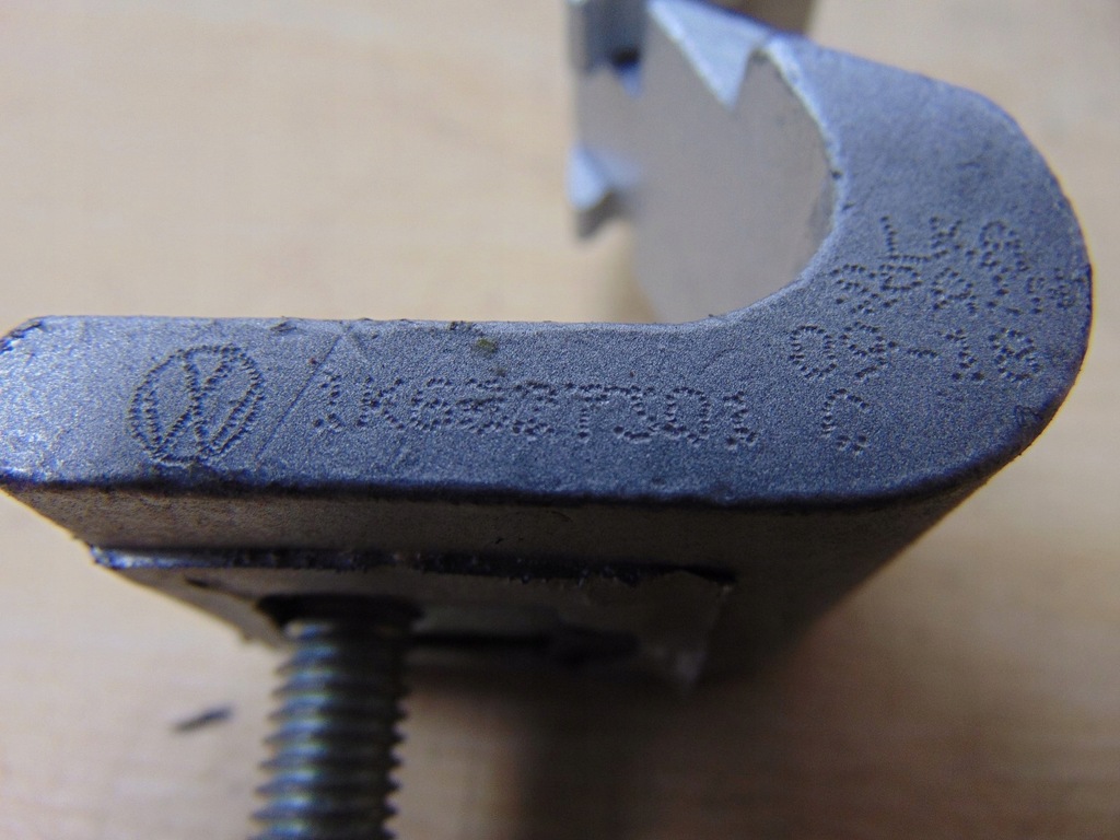 фото №7, Петля крышки задняя багажника vw golf v новый