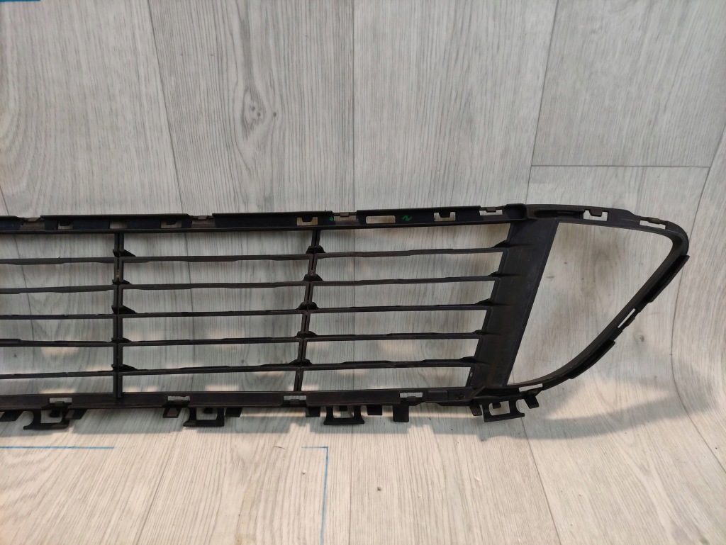Bmw x1 f48 решётка средняя бампера перед 7354773 в Украине