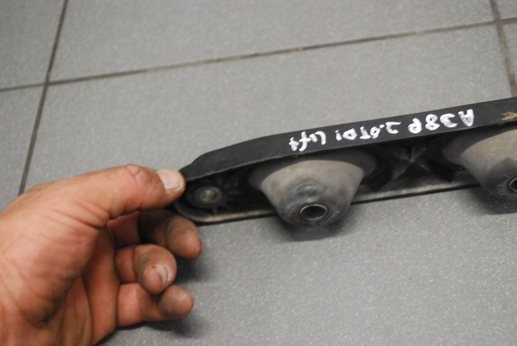 фото №5, Гумовий елемент кронштейн глушника audi a3 8p lift 2.0 tdi