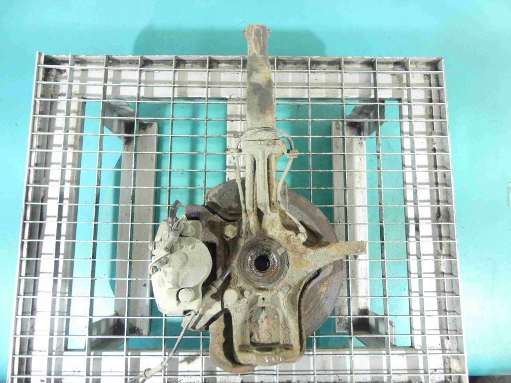 фото №2, Поворотный кулак правая ступица перед 1.8 alfa romeo 156