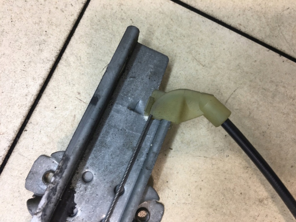 фото №10, Подъемник стекло правый перед primera p11 2 pin